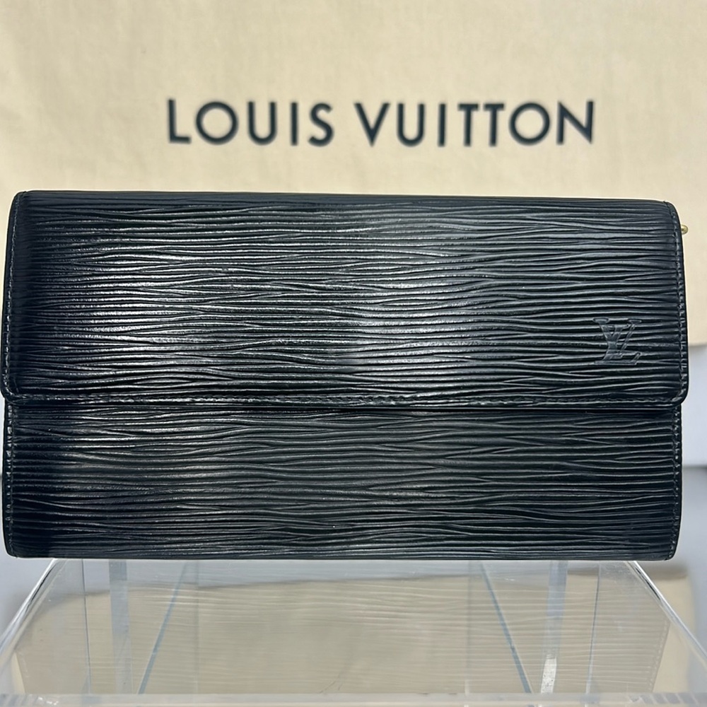 Authentic Louis Vuitton Epi Sarah Porte Tresor  Wallet